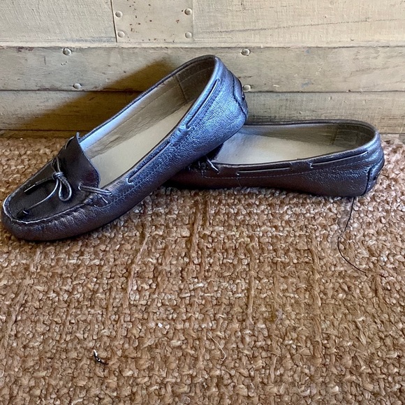 MICHAEL KORS 100% LEATHER METALLIC PEWTER FLAT LOAFER SLIDE FLATS - Picture 3 of 16
